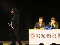 マイケル・ジャクソンふうのステップを踏むRGと、笑いを堪え切れない大吉。