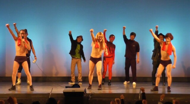 猪木隊による祝福の「ダー！」。