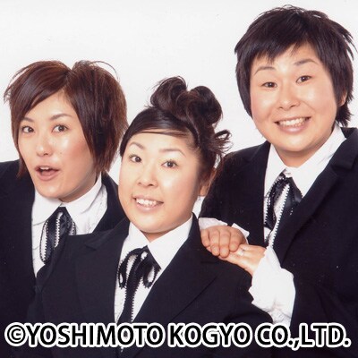 写真は森三中。右が大島。左は黒沢、中央は村上。