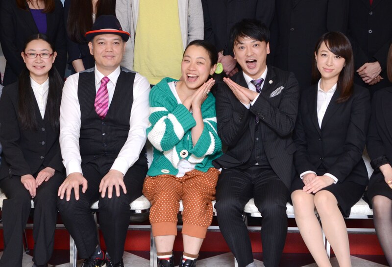 記者会見に出席した（左から）横内亜弓、大滝裕一、いとうあさこ、エネルギー森、あやまん監督。