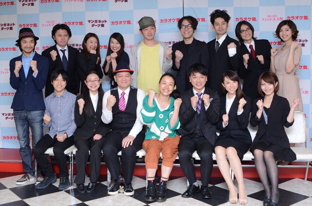 記者会見後のフォトセッションの様子。