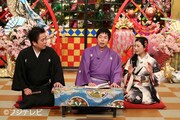 「噺家が闇夜にコソコソ」司会の（左から）立川談春、今田耕司、壇蜜。(c)フジテレビ