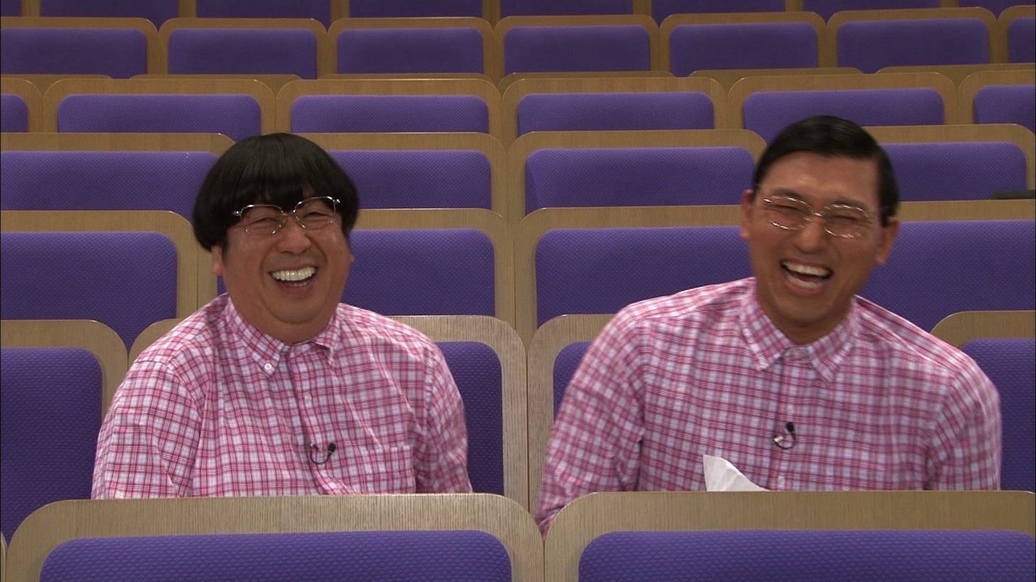 バナナマン日村（左）、オードリー春日（右）。(c)テレビ朝日