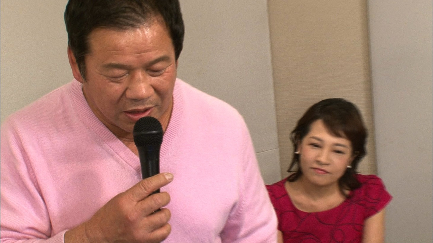 藤波辰爾（左）。(c)テレビ朝日