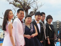 「和田一号」より渡辺直美（左から3番目）。