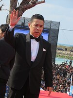 「LIFE！」の吹き替えキャスト・ナインティナイン岡村。