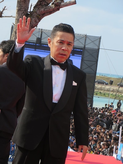 「LIFE！」の吹き替えキャスト・ナインティナイン岡村。