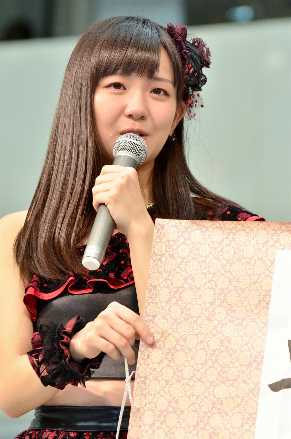 単独ライブツアー決定に涙を流す宮崎由加。