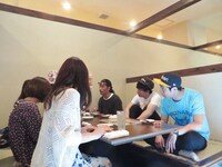 「えがお∞（むげんだい）プロジェクト パンサーと2日間のトリプルデートができるin沖縄」の様子。