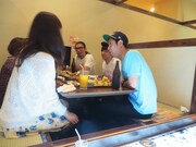 「えがお∞（むげんだい）プロジェクト パンサーと2日間のトリプルデートができるin沖縄」の様子。