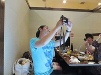 「えがお∞（むげんだい）プロジェクト パンサーと2日間のトリプルデートができるin沖縄」の様子。