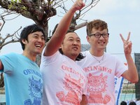 NTTドコモ応援のロバート。