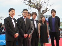 「摂氏100℃の微熱」よりハイキングウォーキング松田（右から3番目）。