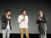 関根の映画でヒーローの1人を務めたイワイガワ・ジョニ男（右）。