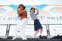 「第6回沖縄国際映画祭」の「ちゅらイイ GIRLS UP！ステージ」 (c)2014沖縄国際映画祭／よしもとラフ＆ピース