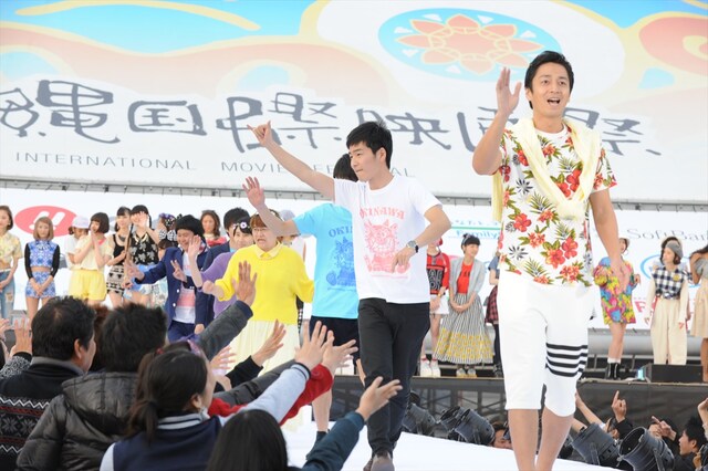 「第6回沖縄国際映画祭」の「ちゅらイイ GIRLS UP！ステージ」 (c)2014沖縄国際映画祭／よしもとラフ＆ピース