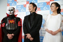 記者会見に応じる（左から）鉄拳、中村獅童、小西真奈美。