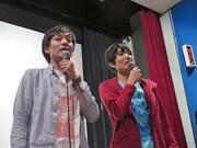 「第6回沖縄国際映画祭」桜坂劇場にて上映された「本坊元児と申します」主演のソラシド本坊(右)と監督のとろサーモン村田(左)。