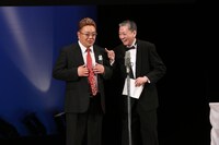 サンドウィッチマン伊達と高田文夫のコンビ「ヨンドウィッチマン」。