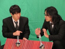 「コントな奴ら」収録中のロッチ。