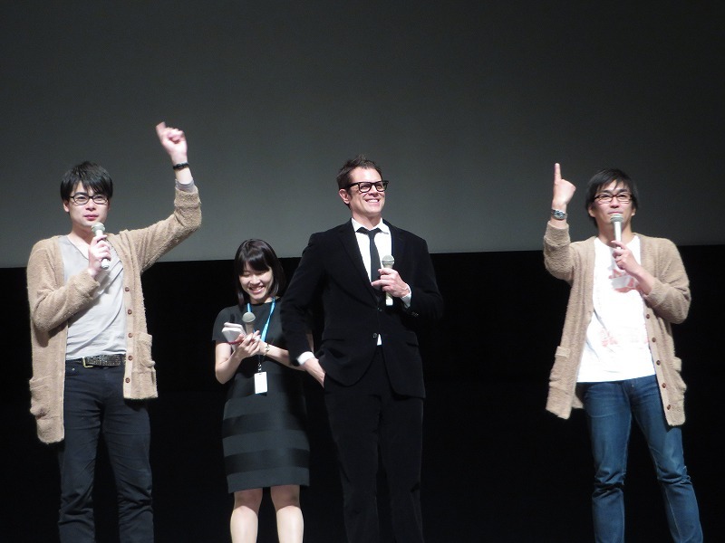 ジョニーとすぐに意気投合する平成ノブシコブシ。