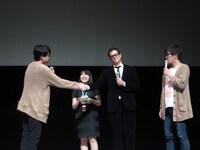 下ネタで意気投合するジョニーと吉村。