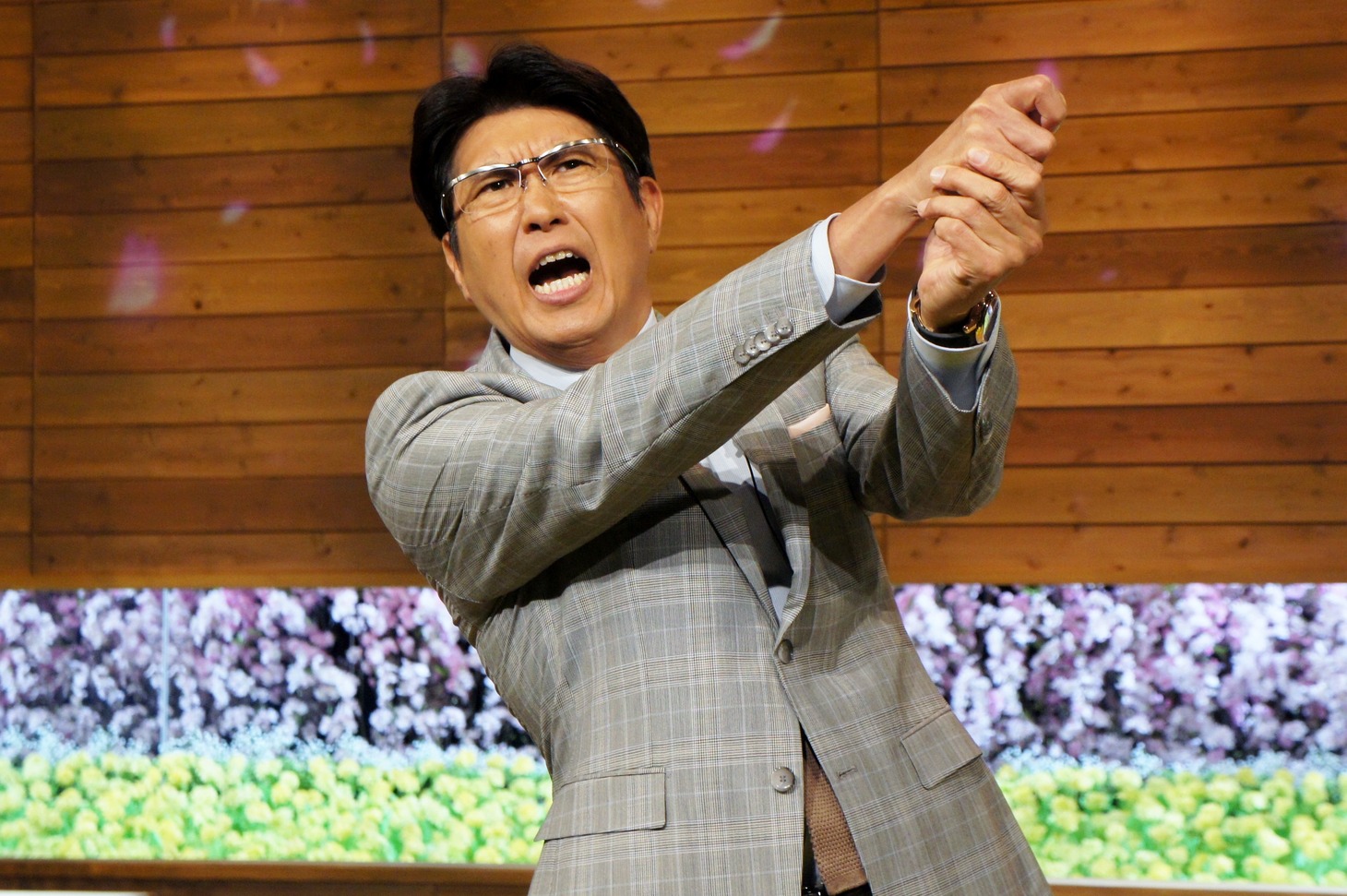 「今夜解禁！石橋貴明のスポーツ伝説…光と影」MCの石橋貴明。