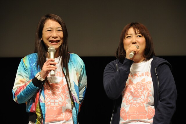 映画「リベンジ・マッチ」のジャパンプレミア上映で舞台挨拶に登壇した、椿鬼奴（左）と森三中・黒沢（右）。