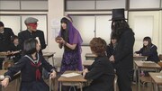 コント「占い大好きクラス」のワンシーン。(c)NHK