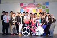 「週末！爆走お笑いバトル」の出演者たち。