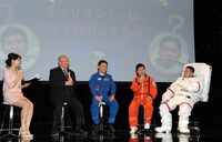 トークセッションの様子。左端は進行を務めた久保田祐佳NHKアナウンサー。