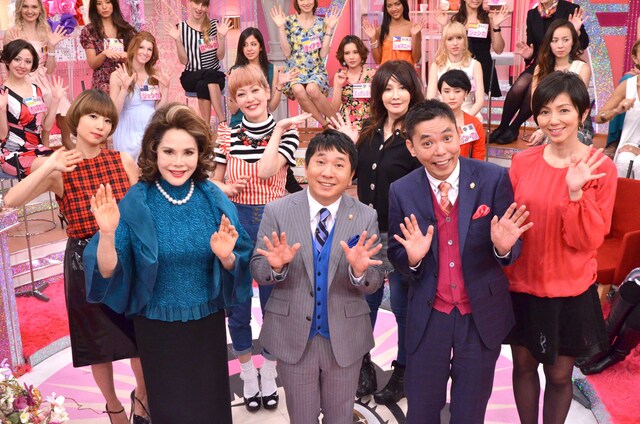 「世界の日本人妻は見た！」4時間スペシャルに出演するMCの爆笑問題ら。 (c)MBS