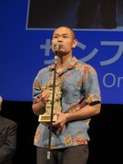 喜びを分かち合う人がいないことを寂しがる品川。