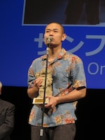 喜びを分かち合う人がいないことを寂しがる品川。