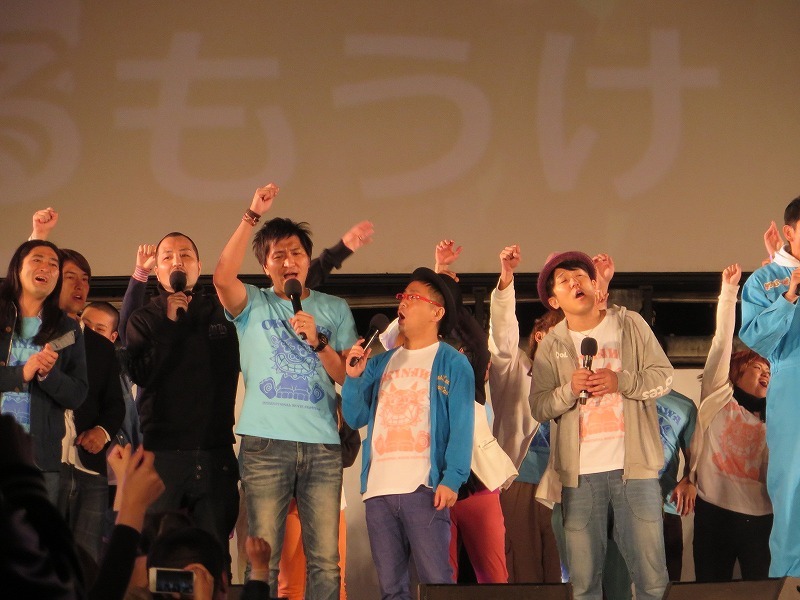 「笑顔のまんま」合唱。