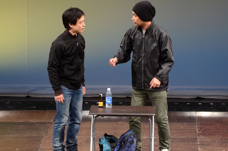 コントを披露するエルシャラカーニ。