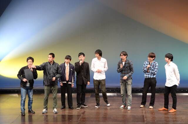 コントを披露した漫才師たち。左からエルシャラカーニ、浜口浜村、磁石、三四郎。