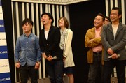 横澤のネタに爆笑する出演者たち。