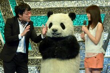 （左から）南海キャンディーズ山里、パン田一郎、有村架純。