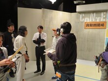 「道場破り」の打ち合わせをするロッチ。