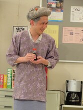 「おばあちゃんの知恵袋」のおばあちゃん役・シソンヌじろう。