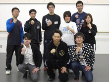 「熱血！Danceアカデミー 卒業スペシャル～リアル教育現場にダンスで感動届けます～」に出演する平成ノブシコブシ（前列両端）。(c)テレビ東京