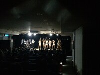 鬼ヶ島新ネタライブ「あの日見た鬼の名前を僕達はまだ知らない。第2話」の様子。(c)人力舎