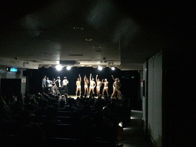 鬼ヶ島新ネタライブ「あの日見た鬼の名前を僕達はまだ知らない。第2話」の様子。(c)人力舎