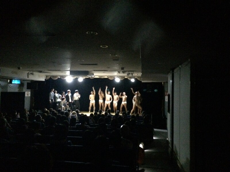 鬼ヶ島新ネタライブ「あの日見た鬼の名前を僕達はまだ知らない。第2話」の様子。(c)人力舎