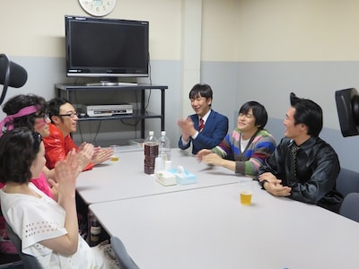 「ウレロ☆未体験少女」最終話「楽しかったな」反省会の様子。