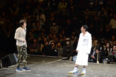 左から千原ジュニア、明石家さんま。