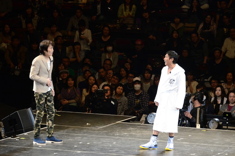 左から千原ジュニア、明石家さんま。