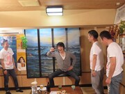 原西からギャグをプレゼントされた千原ジュニア。