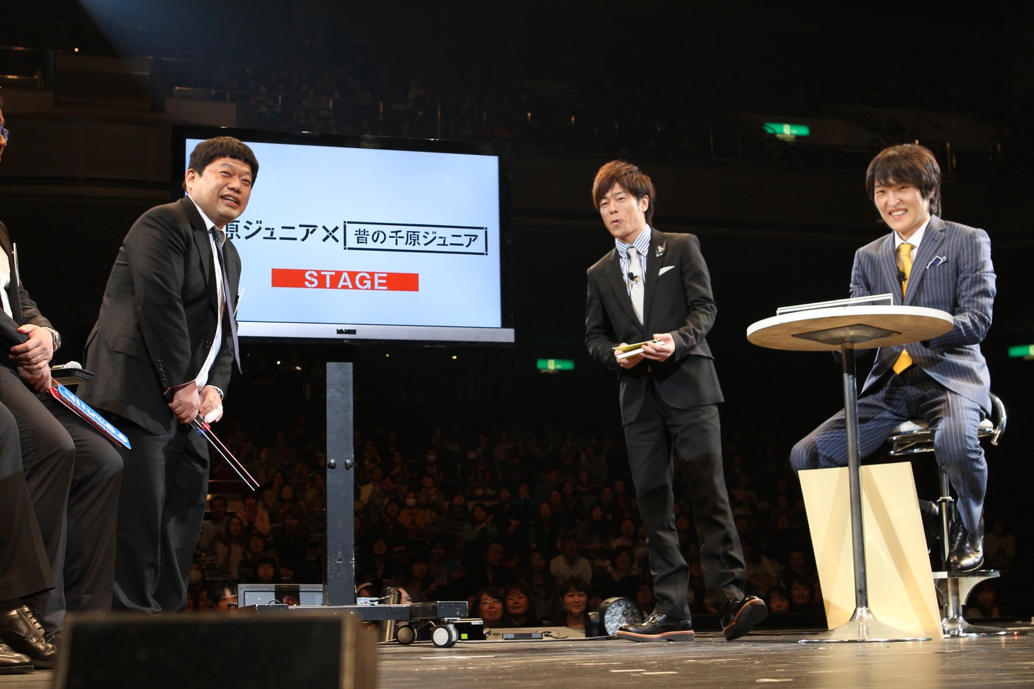 「千原ジュニア×昔の千原ジュニア」の様子。(c)吉本興業